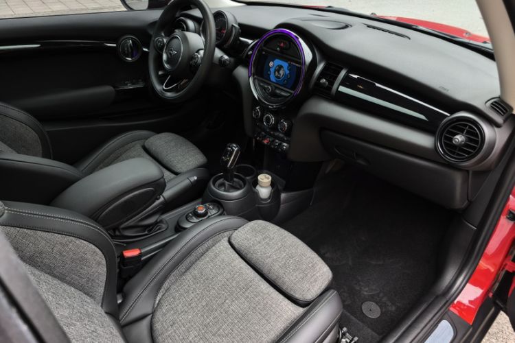 Used MINI 2019 1.5T COOPER Classic Edition Interior 2