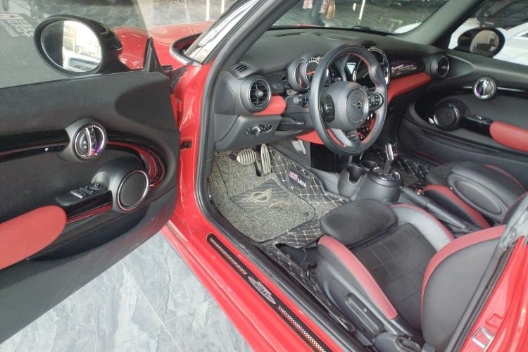 Used MINI 2019 2.0T COOPER S Racing Driver Interior 3