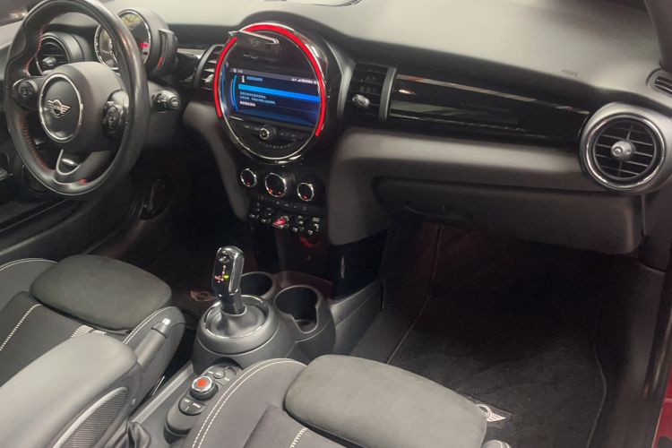 Used MINI 2019 1.5T COOPER Racing Driver Interior 3