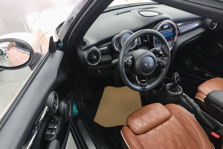 Used MINI 2019 1.5T COOPER CABRIO Artist Interior 3