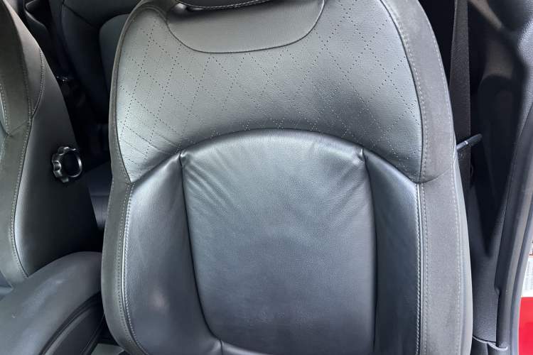 Used MINI 2019 1.5T COOPER Artist Interior 3