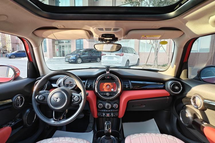 Used MINI 2019 1.5T ONE PLUS Five-Door Edition Interior 3