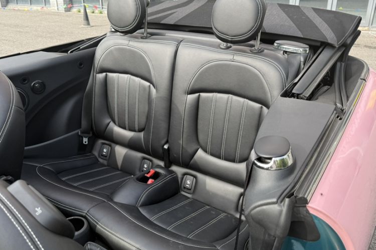 Used MINI 2019 1.5T COOPER CABRIO Temptation Edition Interior 4
