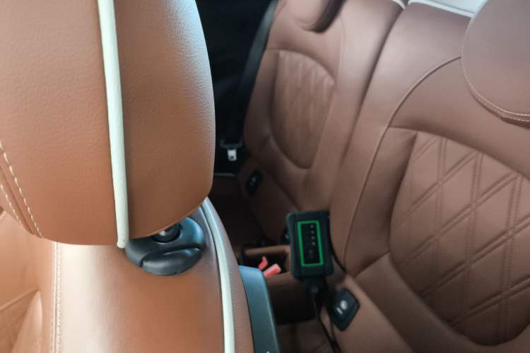 Used MINI 2019 1.5T COOPER CABRIO Artist Interior 4