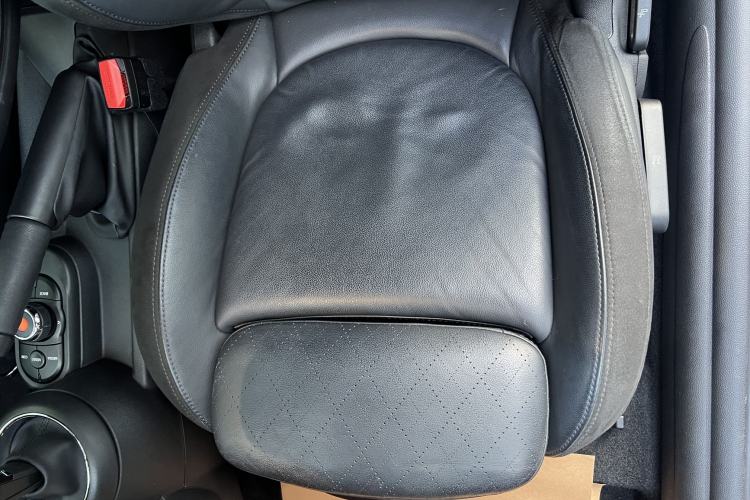 Used MINI 2019 1.5T COOPER Artist Interior 4