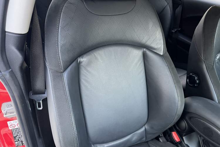 Used MINI 2019 1.5T COOPER Artist Interior 5