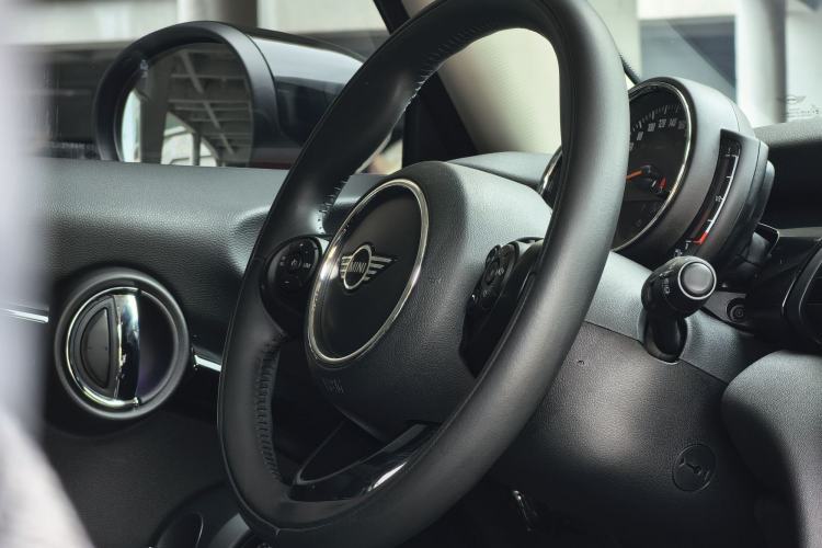 Used MINI 2019 1.5T COOPER Classic Edition Interior 5