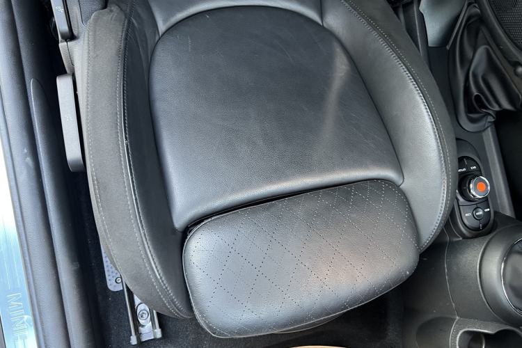 Used MINI 2019 1.5T COOPER Artist Interior 6