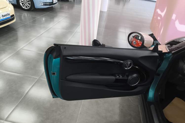 Used MINI 2019 1.5T COOPER CABRIO Artist Interior 7