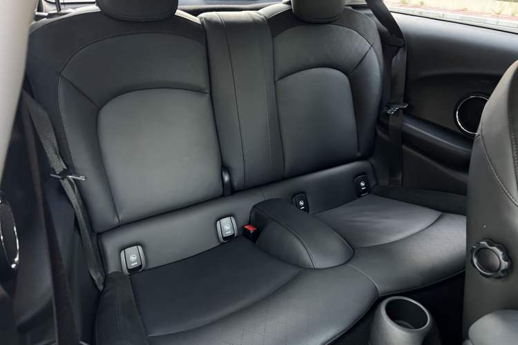 Used MINI 2019 1.5T COOPER Artist Interior 7