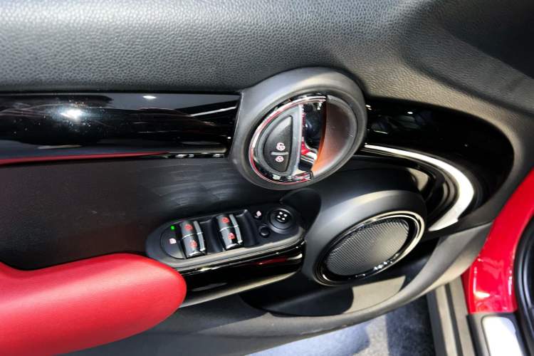 Used MINI 2019 2.0T COOPER S Artist Five-Door Edition Interior 9