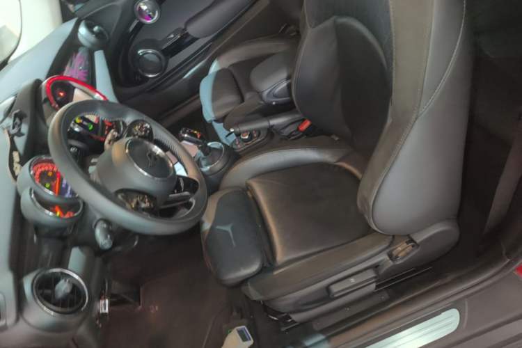 Used MINI 2019 1.5T COOPER Artist Left Front Seat