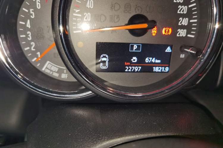 Used MINI 2019 1.5T COOPER Artist Odometer Close Up