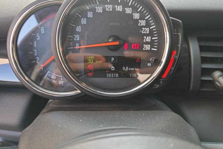 Used MINI 2019 1.5T COOPER Classic Edition Five-Door Version Odometer Close Up