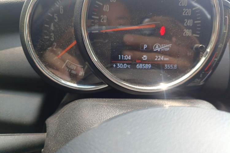 Used MINI 2019 1.5T ONE Odometer Close Up