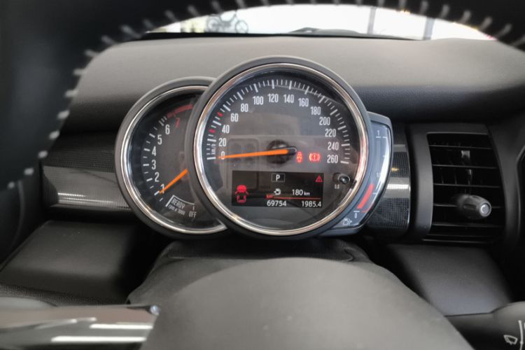 Used MINI 2019 1.5T COOPER CABRIO Artist Odometer Close Up