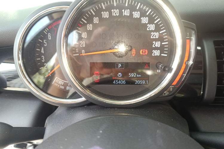 Used MINI 2019 1.5T COOPER Artist Odometer Close Up