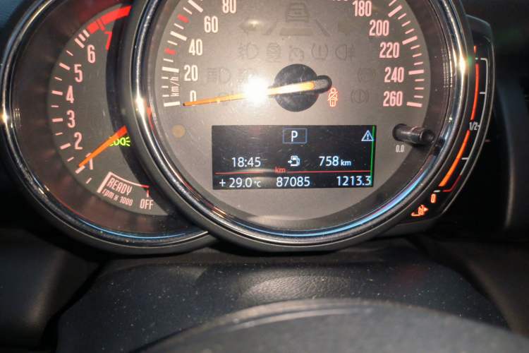 Used MINI  Odometer Close Up
