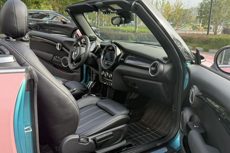 Used MINI 2019 1.5T COOPER CABRIO Temptation Edition Right Front Seat