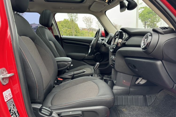 Used MINI 2019 1.5T ONE Five-Door Edition Right Front Seat