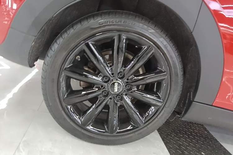 Used MINI 2019 2.0T COOPER S Classic Edition Five-Door Model Right Rear Wheel Hub
