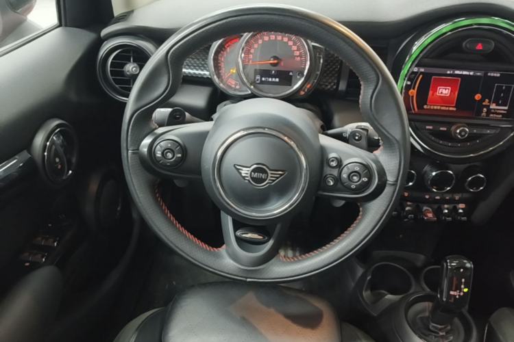 Used MINI 2019 2.0T COOPER S Classic Edition Five-Door Model Steering Wheel
