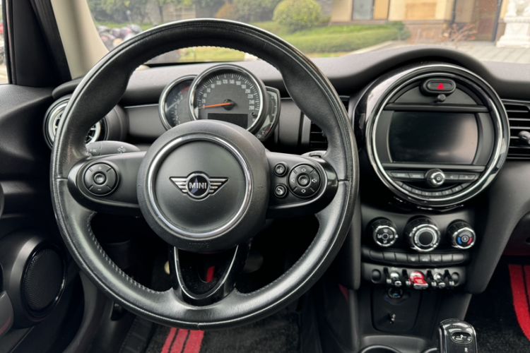 Used MINI 2019 1.5T ONE Five-Door Edition Steering Wheel