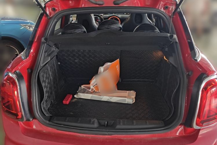 Used MINI 2019 1.5T COOPER Racing Edition Five-Door Model Trunk