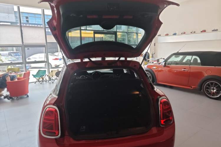 Used MINI 2019 1.5T COOPER Classic Edition Five-Door Version Trunk