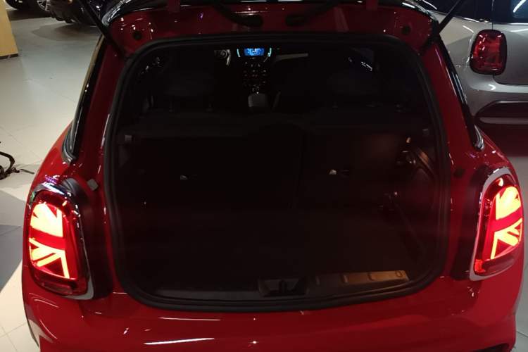 Used MINI 2019 1.5T COOPER Racing Driver Trunk