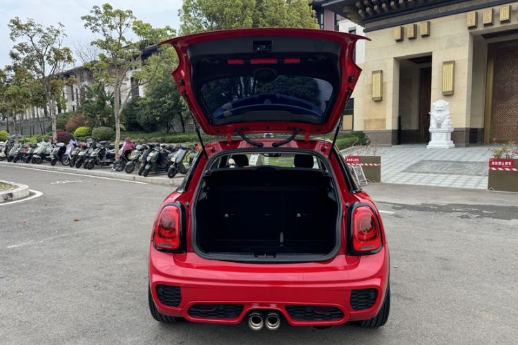 Used MINI 2019 1.5T ONE Five-Door Edition Trunk