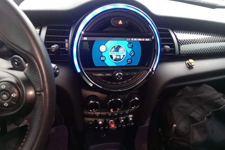 Used MINI 2019 2.0T COOPER S Classic Edition Five-Door Model Audio And AC Panel