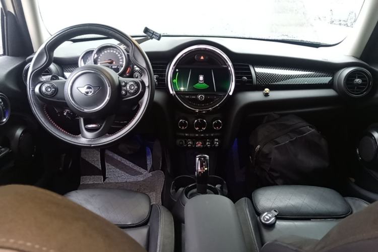 Used MINI 2019 2.0T COOPER S Classic Edition Five-Door Model Center Console