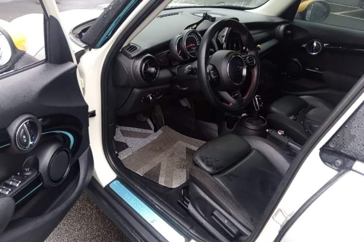 Used MINI 2019 2.0T COOPER S Classic Edition Five-Door Model Driver Seat