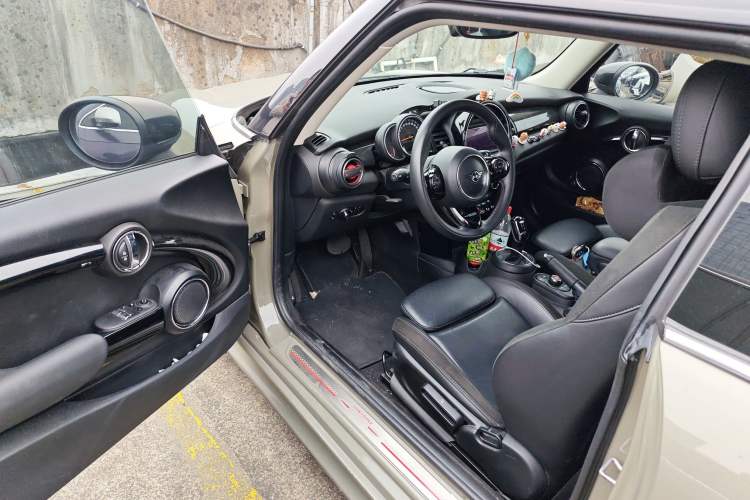 Used MINI 2019 1.5T COOPER Artist Driver Seat