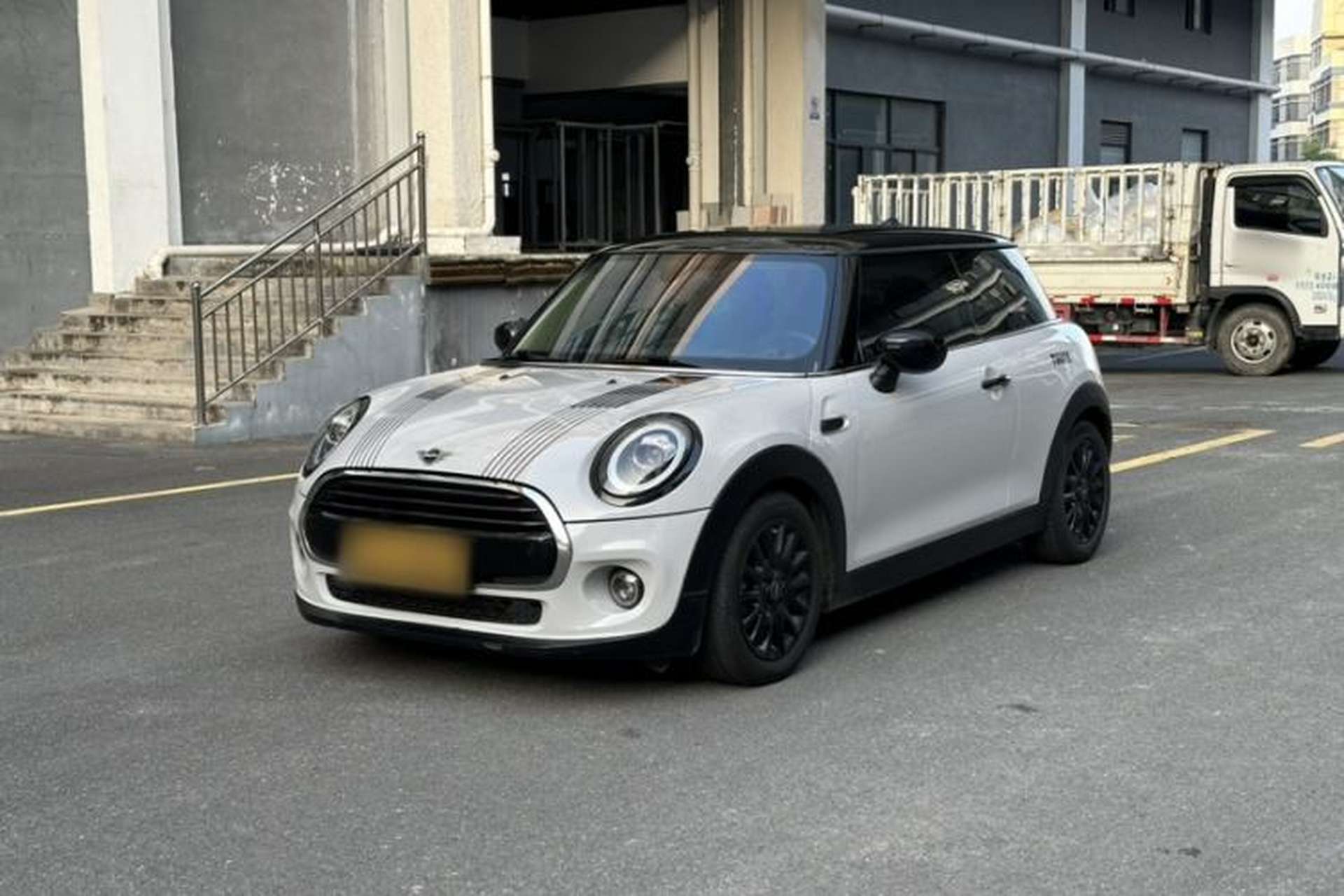 Used MINI 2019 1.5T COOPER Classic Edition Front Left 45 Deg