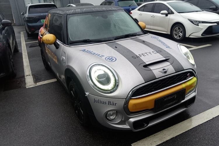 Used MINI 2019 2.0T COOPER S Classic Edition Five-Door Model Front Right 45 Deg