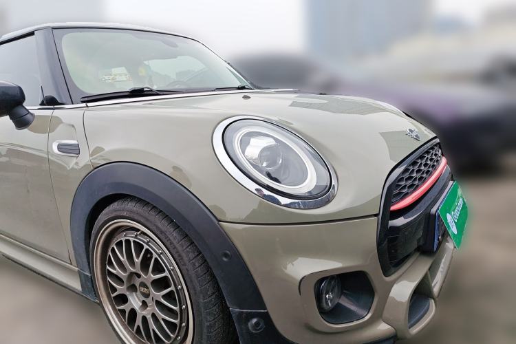 Used MINI 2019 1.5T COOPER Artist Front Right 45 Deg