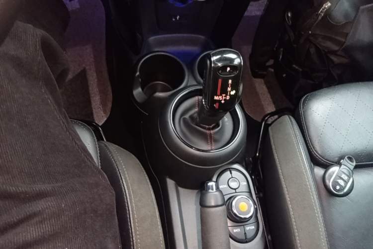 Used MINI 2019 2.0T COOPER S Classic Edition Five-Door Model Gear Lever