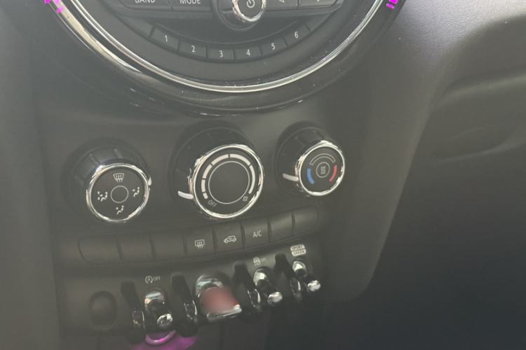 Used MINI 2019 1.5T COOPER Classic Edition Interior 3