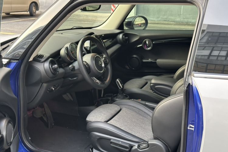 Used MINI 2019 1.5T COOPER Classic Edition Interior 5