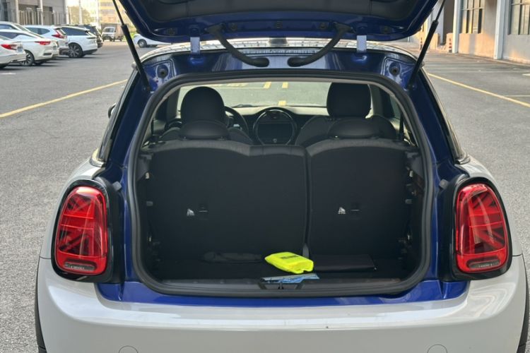 Used MINI 2019 1.5T COOPER Classic Edition Interior 6
