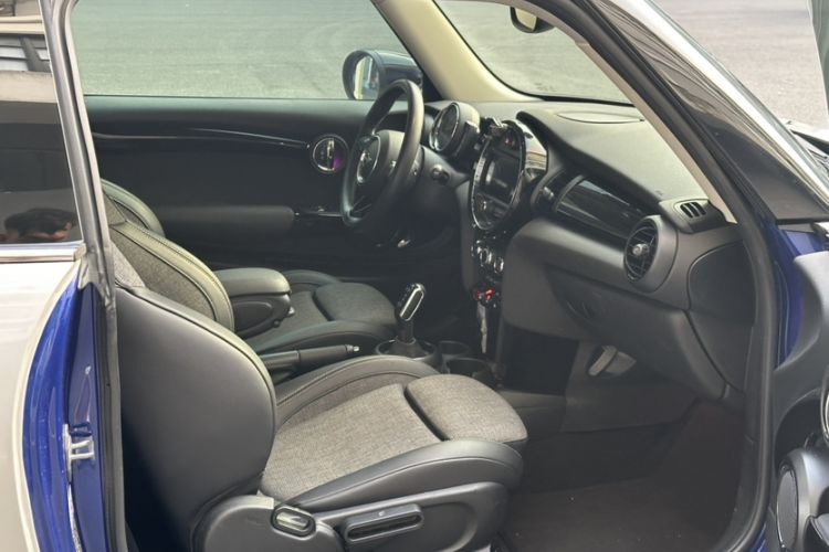 Used MINI 2019 1.5T COOPER Classic Edition Interior 8