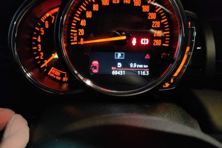 Used MINI 2019 1.5T COOPER Classic Edition Odometer Close Up