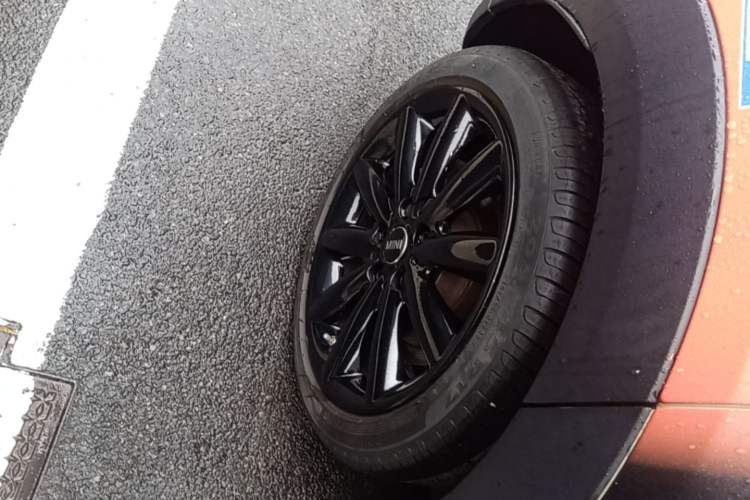 Used MINI 2019 2.0T COOPER S Classic Edition Five-Door Model Right Rear Wheel Hub