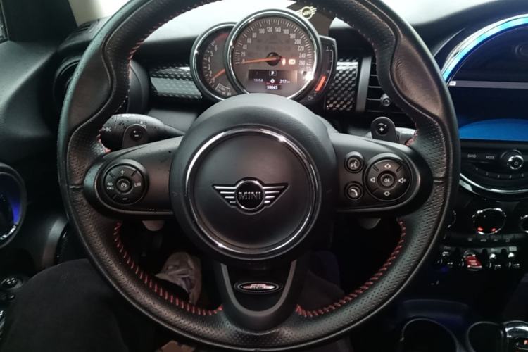 Used MINI 2019 2.0T COOPER S Classic Edition Five-Door Model Steering Wheel