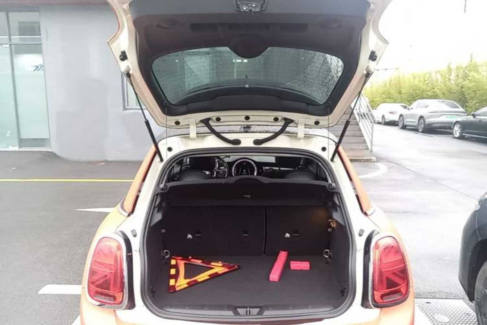 Used MINI 2019 2.0T COOPER S Classic Edition Five-Door Model Trunk