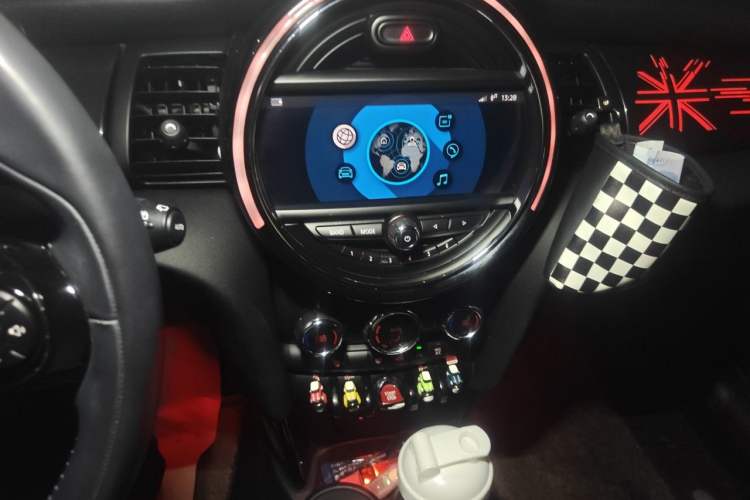 Used MINI 2019 1.5T COOPER Artist Audio And AC Panel