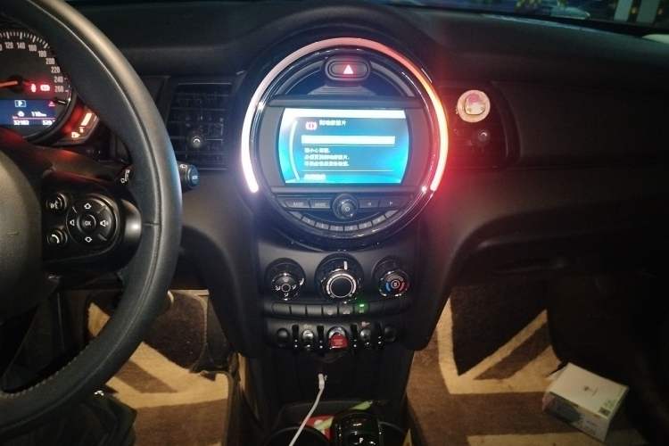 Used MINI 2019 1.5T ONE Five-Door Edition Audio And AC Panel