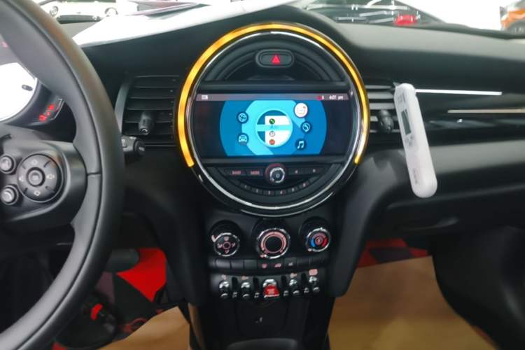 Used MINI 2019 1.5T COOPER Classic Edition Five-Door Version Audio And AC Panel